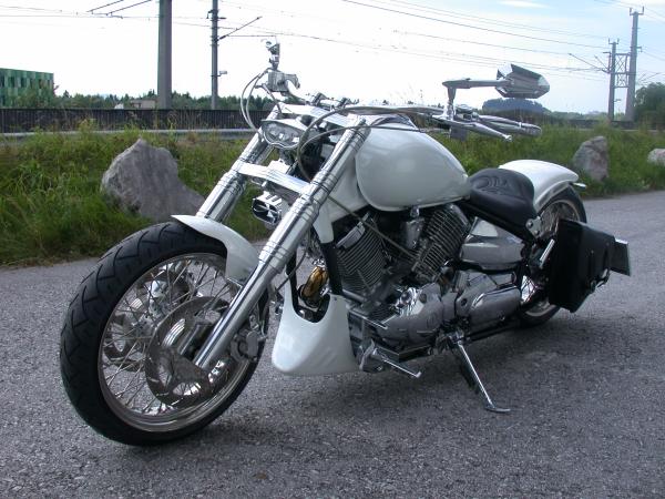 Yamaha XVS 1100 Drag Star White